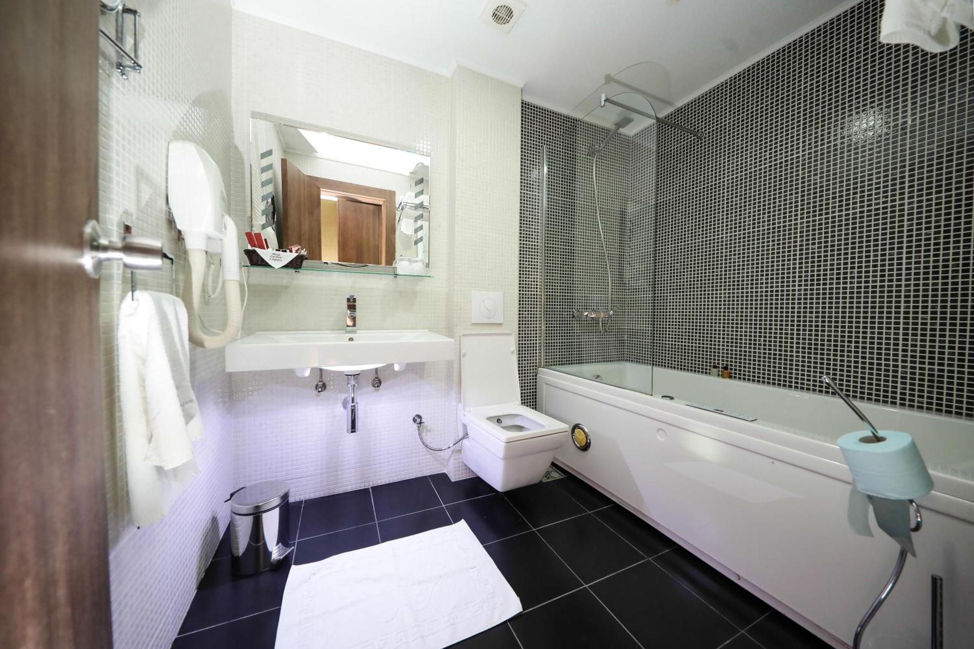 Hotel Çarshia e Jupave Gjakova Extérieur photo
