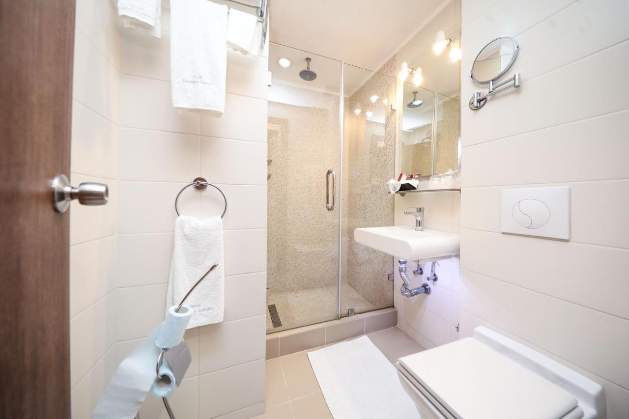 Hotel Çarshia e Jupave Gjakova Extérieur photo