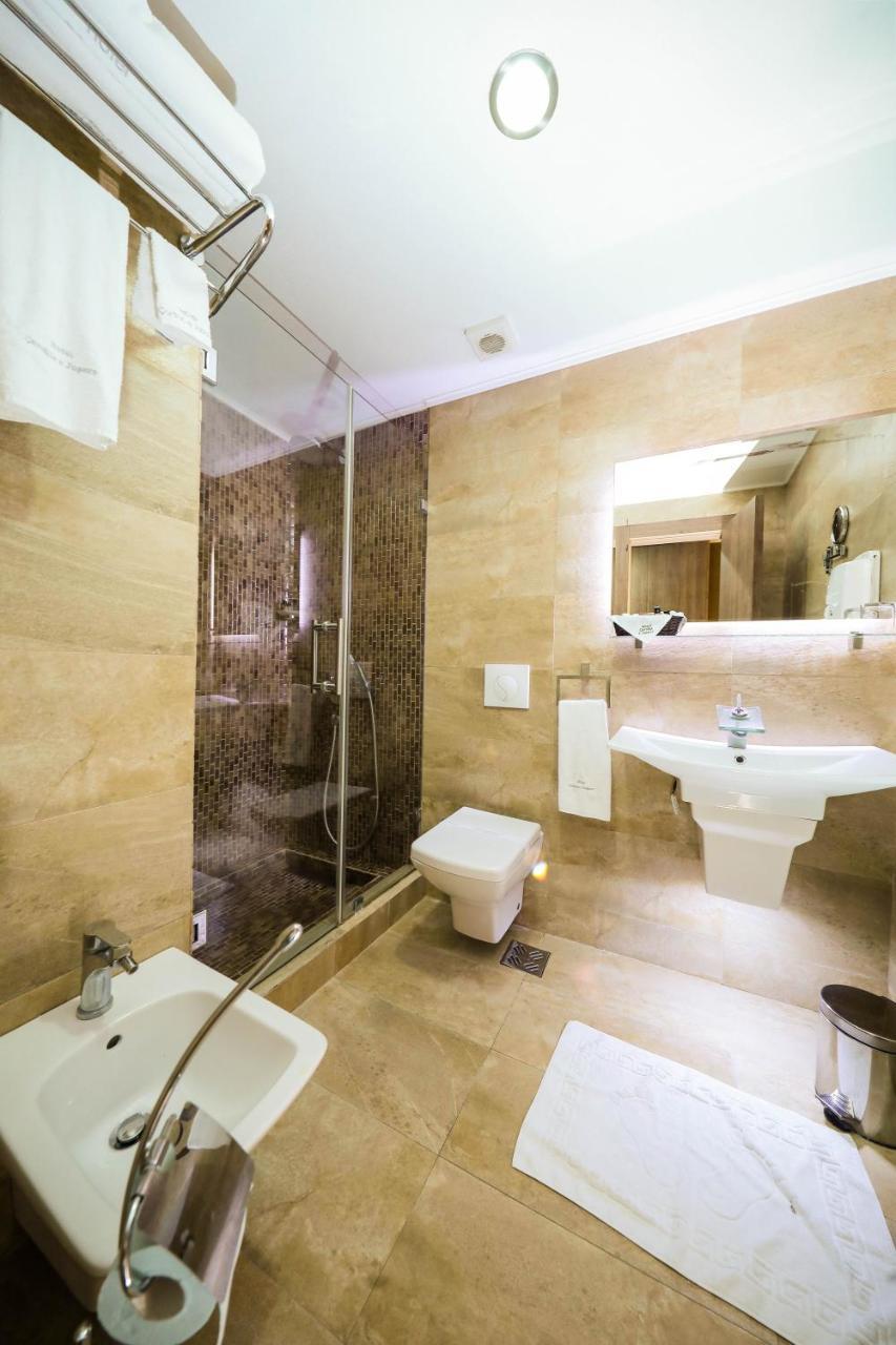 Hotel Çarshia e Jupave Gjakova Extérieur photo